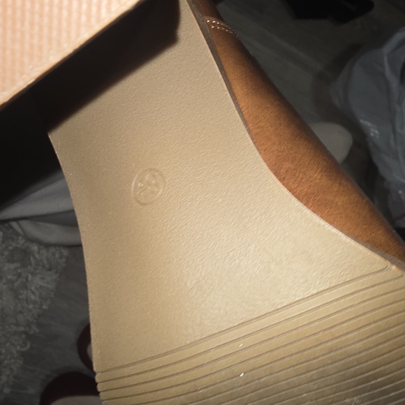 Elegant Brown Ankle Booties - Picture 5 of 5